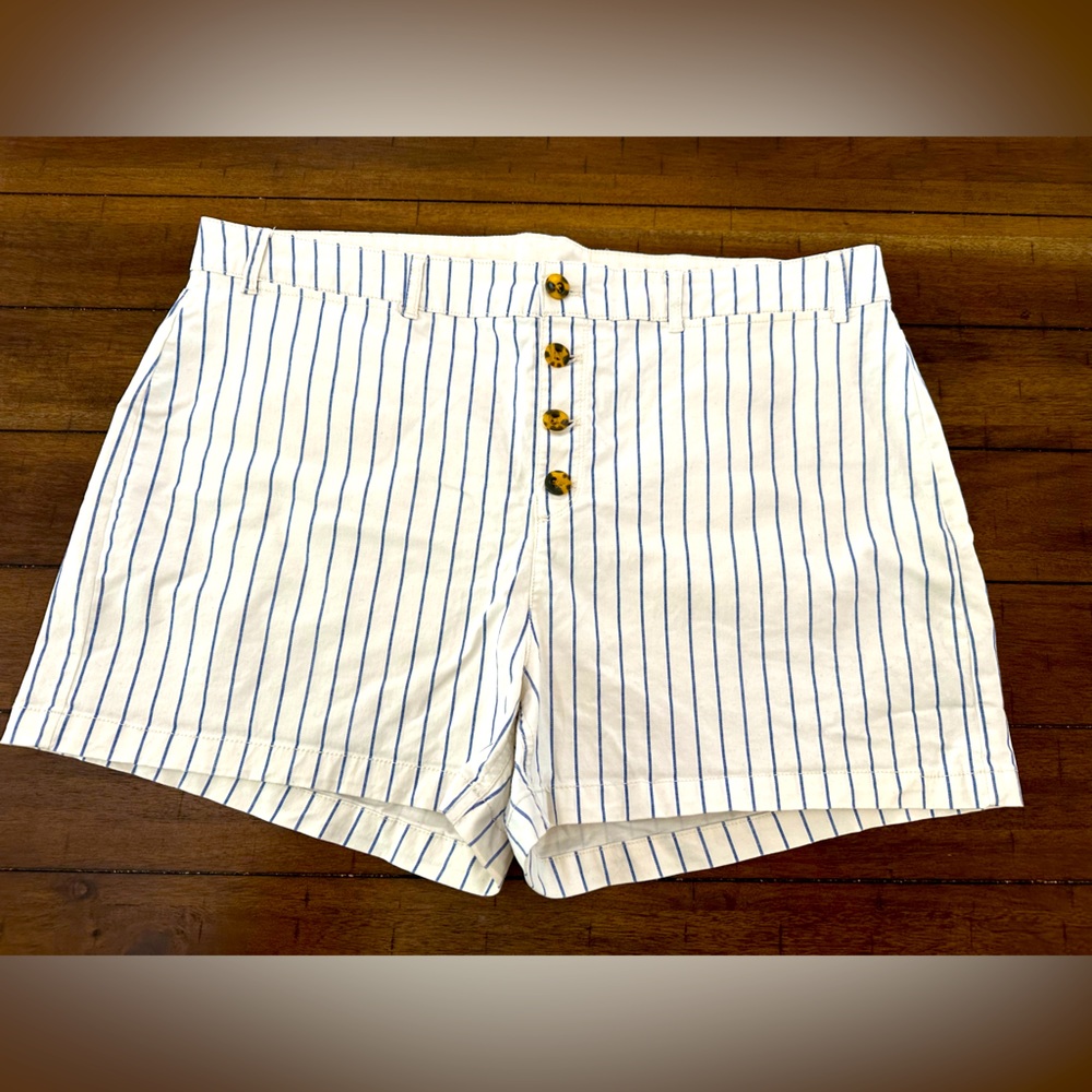 Old Navy Shorts ~ Size 20